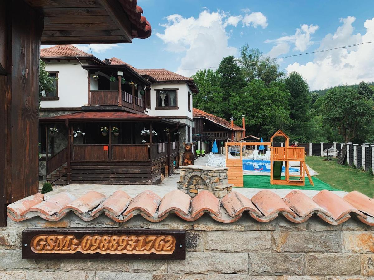 Карамановите Къщи Apriltsi  Buitenkant foto