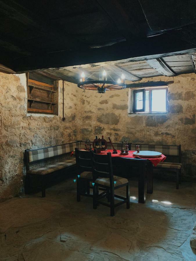 Карамановите Къщи Apriltsi  Buitenkant foto