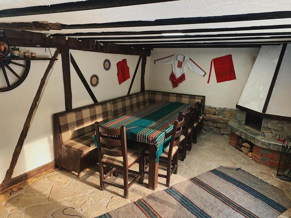 Карамановите Къщи Apriltsi  Buitenkant foto